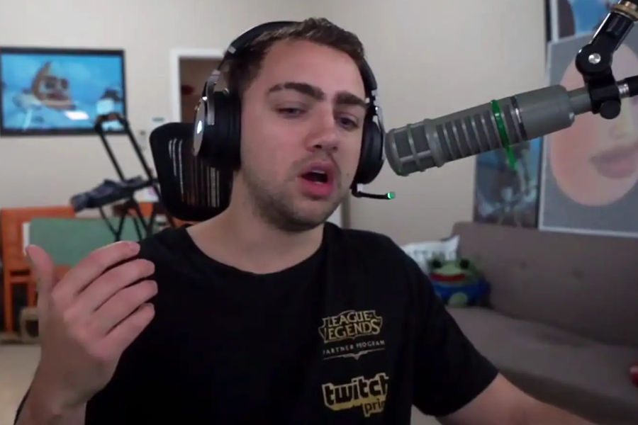 $10,000 Christmas Gift Given By Mizkif