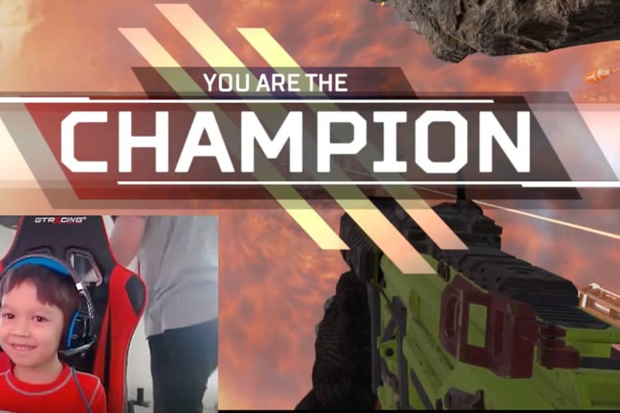5 Year Old Helps Dad Win Apex Legends Match