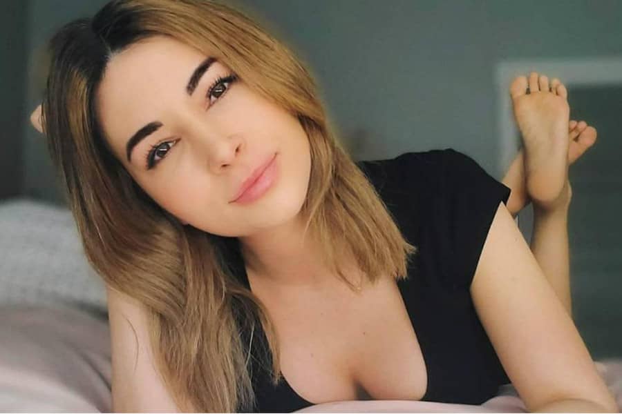 Alinity Sent Feet Pics In Return For WoW Carry