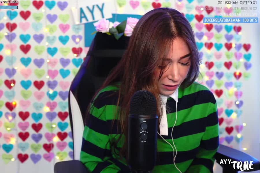 Streamer Trolls Chat With Her Blue Clues Cosplay