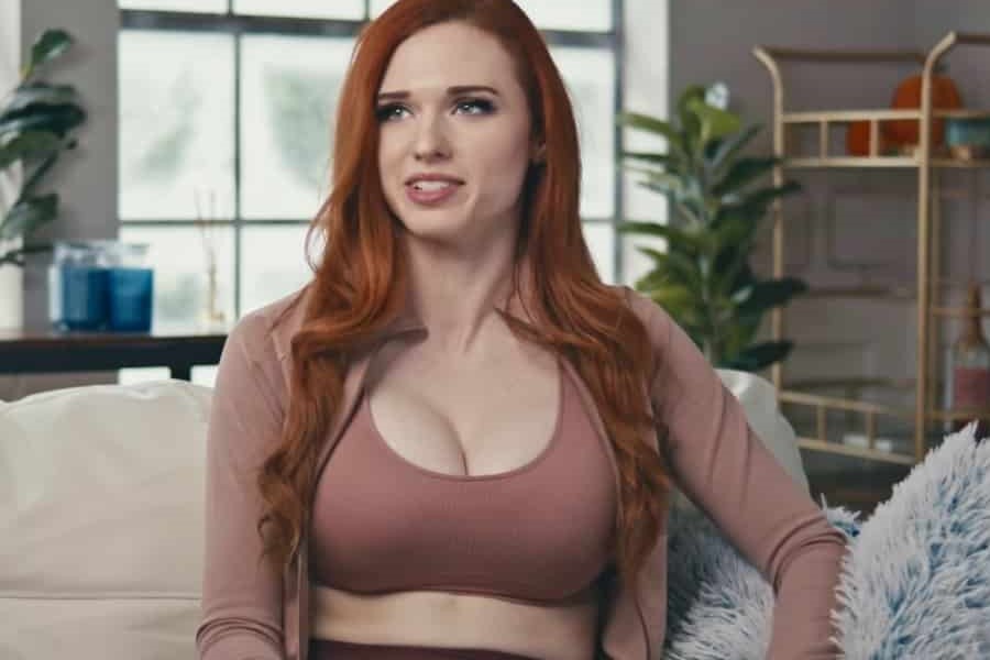 Millionaire Twitch 'bikini streamer' Amouranth appears on 'mysterious  billboards' advertising her OnlyFans